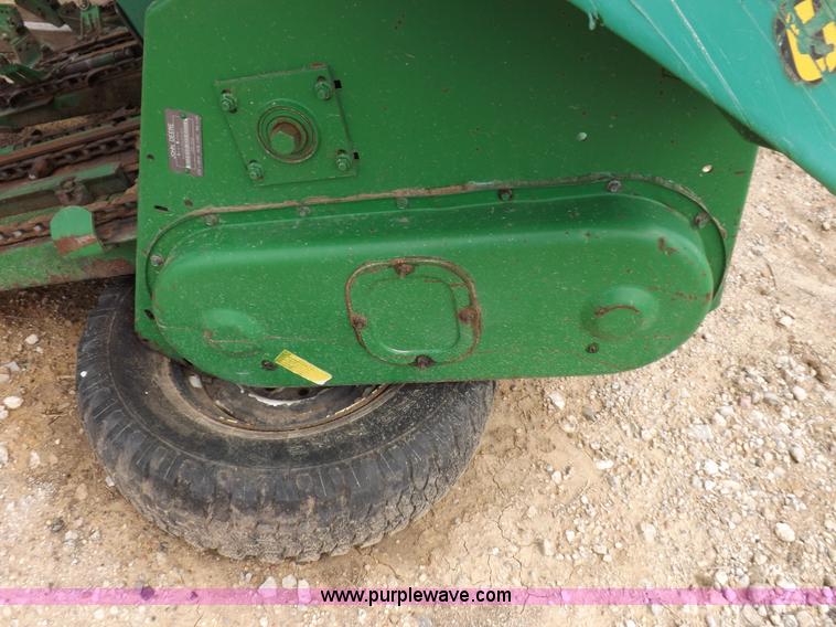 image for item J6906 John Deere 893 corn head