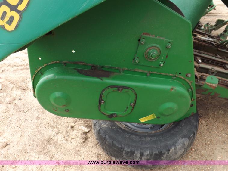 image for item J6906 John Deere 893 corn head