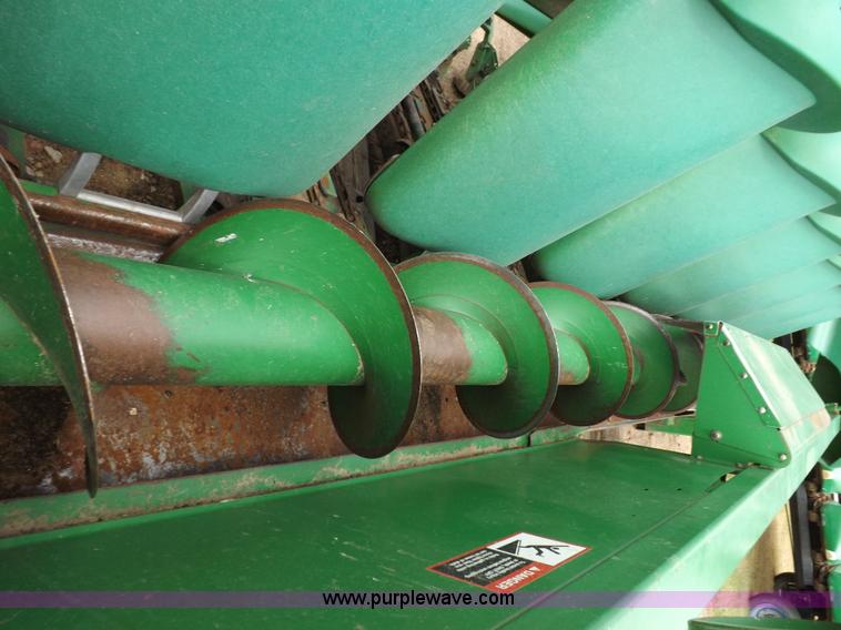 image for item J6906 John Deere 893 corn head