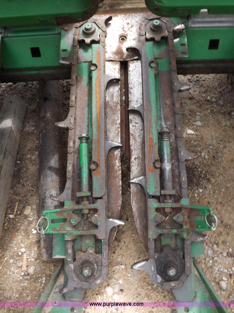 image for item J6906 John Deere 893 corn head