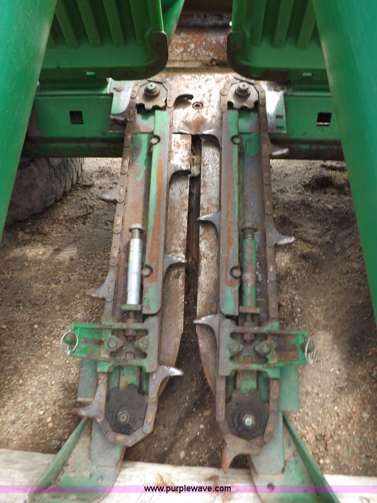 image for item J6906 John Deere 893 corn head