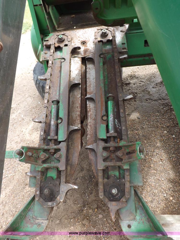 image for item J6906 John Deere 893 corn head