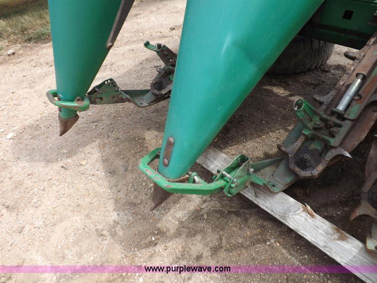 image for item J6906 John Deere 893 corn head