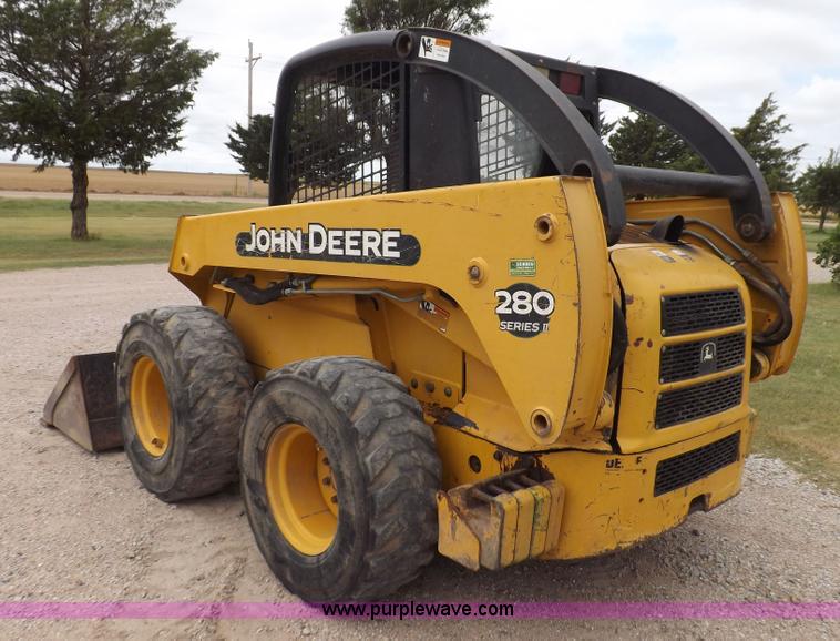 image for item J6908 2003 John Deere 280 Series II skid steer