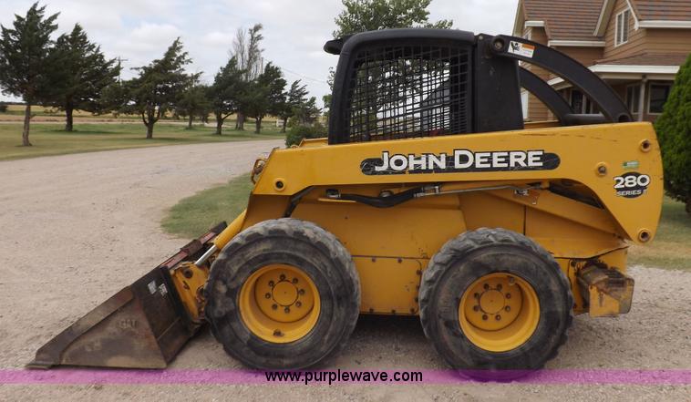 image for item J6908 2003 John Deere 280 Series II skid steer