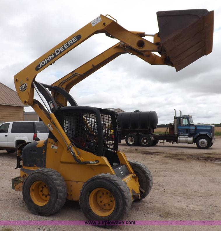 image for item J6908 2003 John Deere 280 Series II skid steer