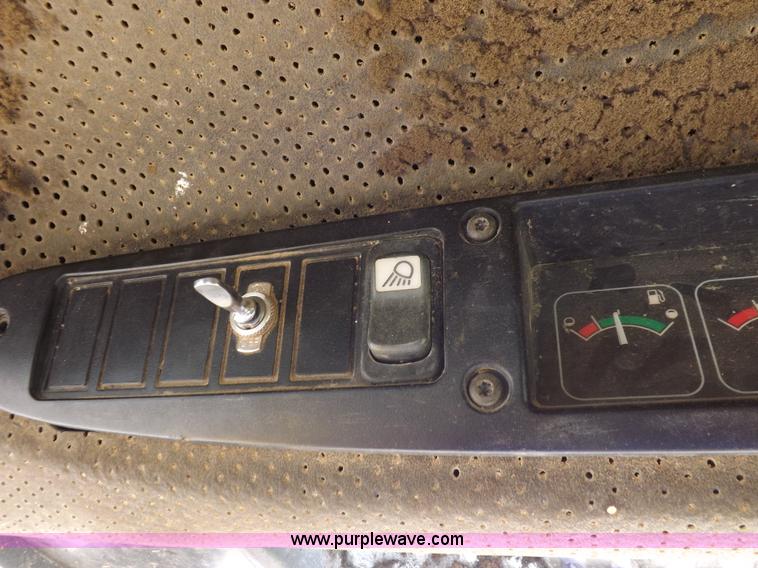 image for item J6908 2003 John Deere 280 Series II skid steer