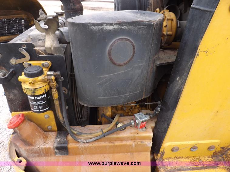image for item J6908 2003 John Deere 280 Series II skid steer