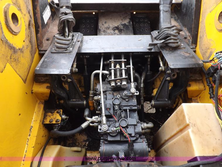 image for item J6908 2003 John Deere 280 Series II skid steer