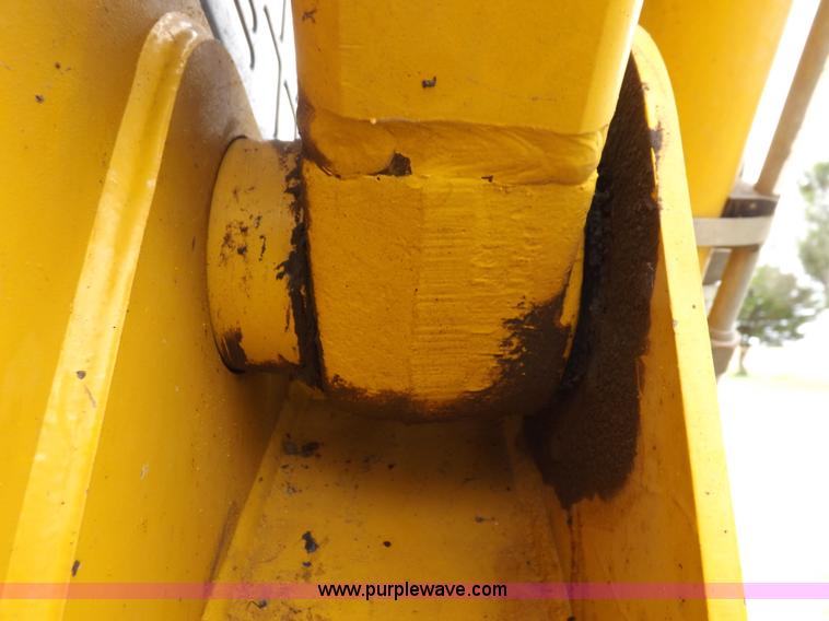 image for item J6908 2003 John Deere 280 Series II skid steer