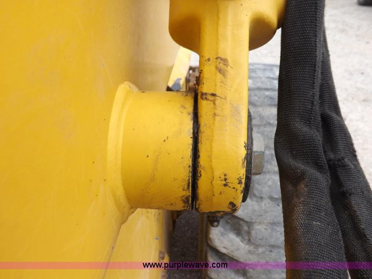 image for item J6908 2003 John Deere 280 Series II skid steer