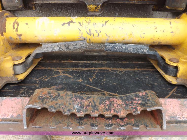 image for item J6908 2003 John Deere 280 Series II skid steer