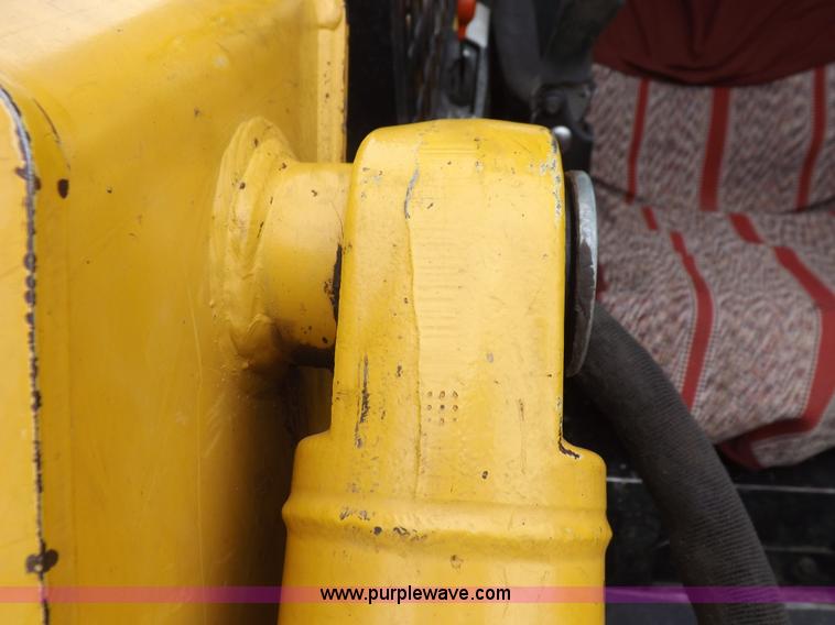 image for item J6908 2003 John Deere 280 Series II skid steer