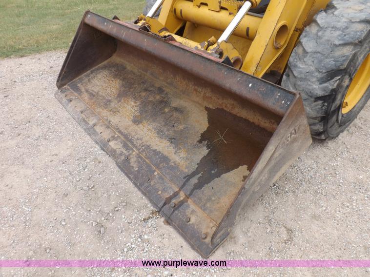 image for item J6908 2003 John Deere 280 Series II skid steer