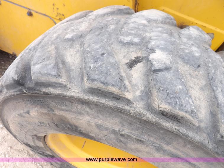 image for item J6908 2003 John Deere 280 Series II skid steer