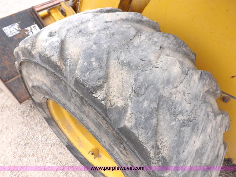 image for item J6908 2003 John Deere 280 Series II skid steer