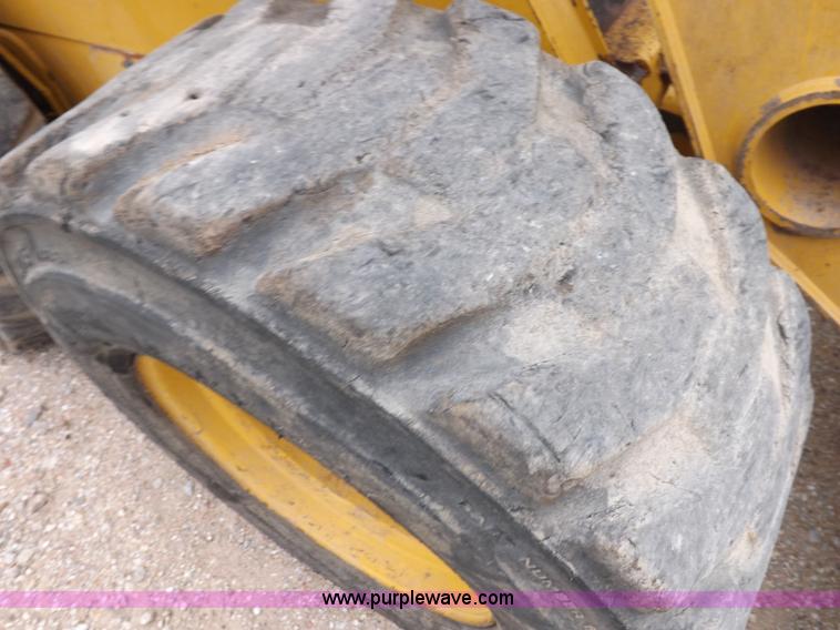 image for item J6908 2003 John Deere 280 Series II skid steer