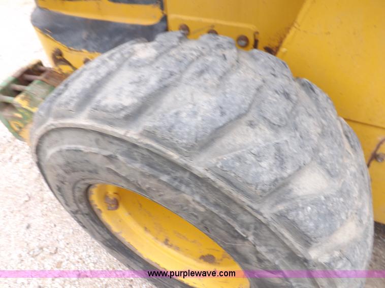 image for item J6908 2003 John Deere 280 Series II skid steer