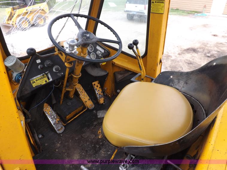 image for item J6909 1980 Fiat-Allis 605B wheel loader