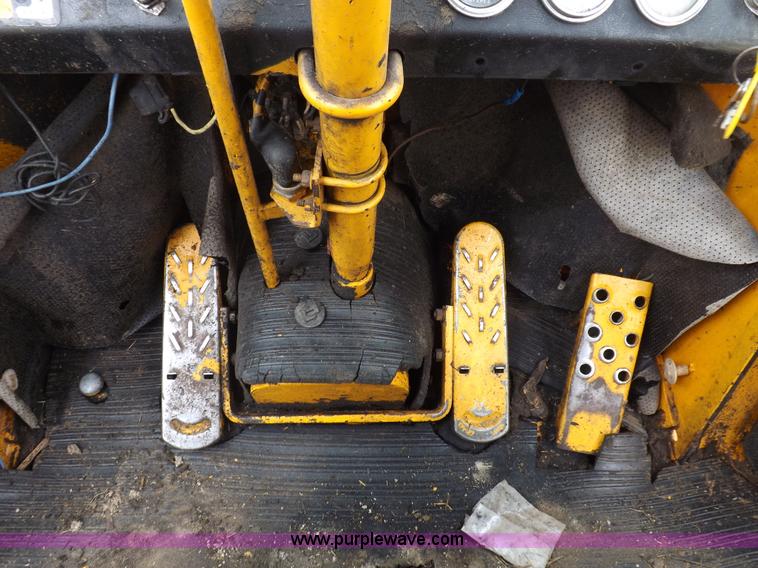 image for item J6909 1980 Fiat-Allis 605B wheel loader