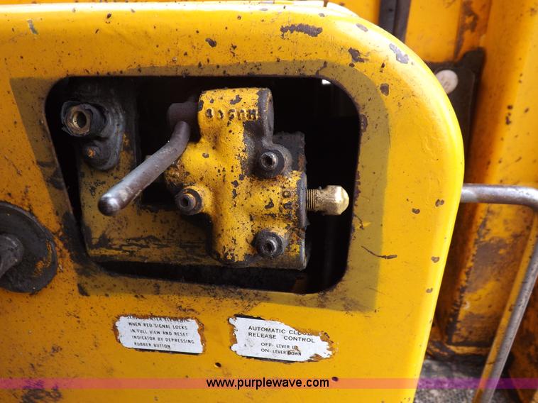 image for item J6909 1980 Fiat-Allis 605B wheel loader