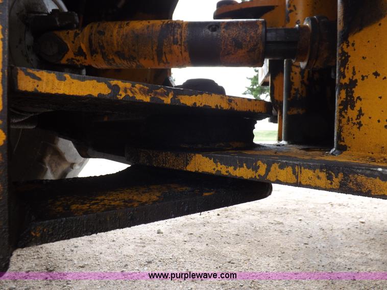 image for item J6909 1980 Fiat-Allis 605B wheel loader