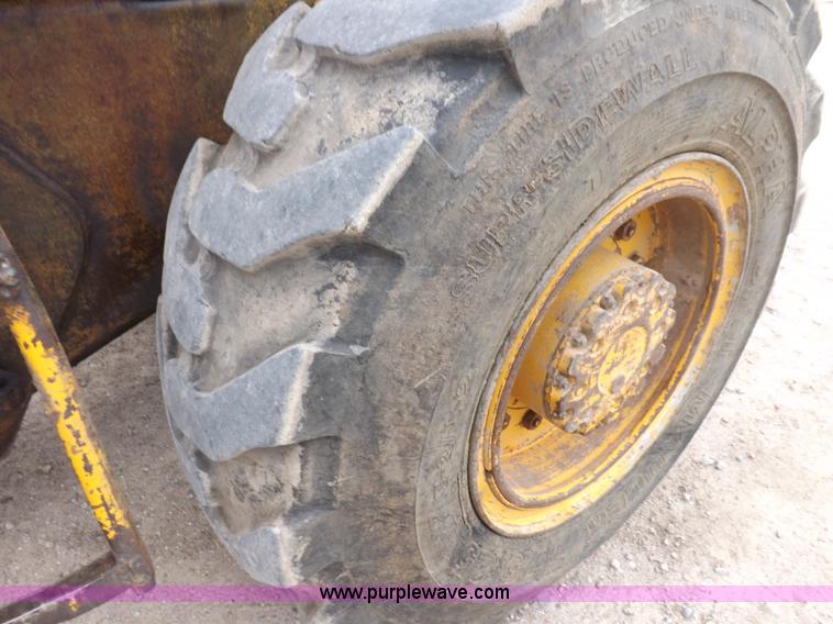 image for item J6909 1980 Fiat-Allis 605B wheel loader