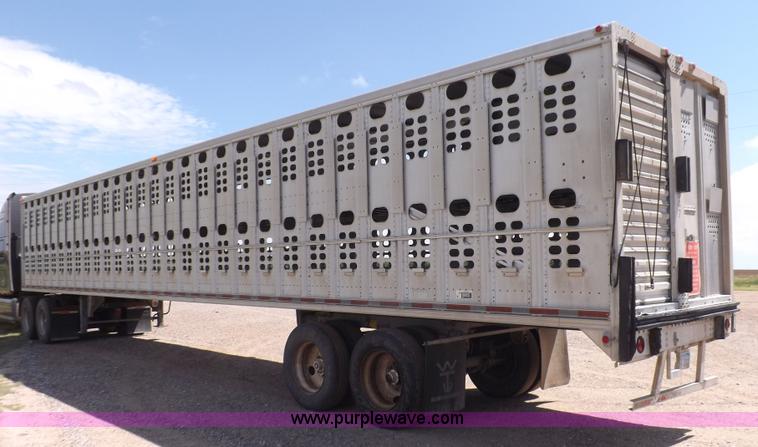 image for item J6910 1999 Wilson SAL-302 livestock trailer