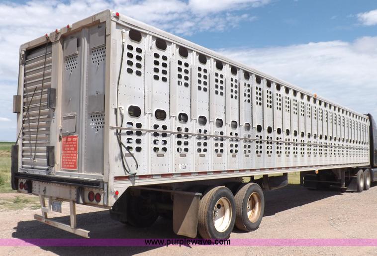 image for item J6910 1999 Wilson SAL-302 livestock trailer