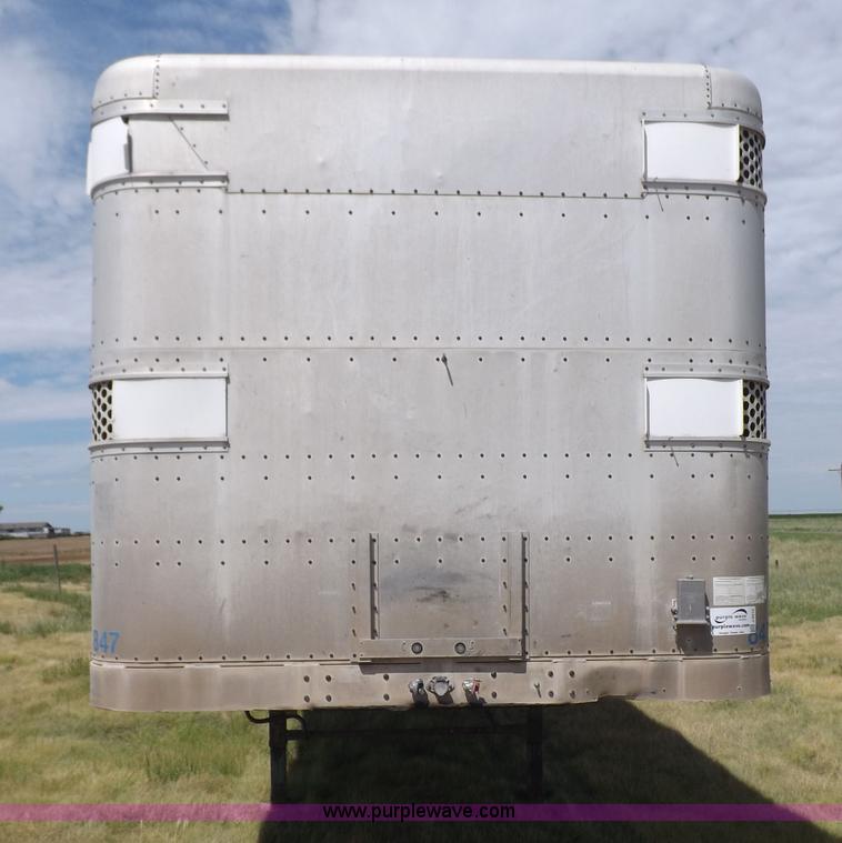 image for item J6910 1999 Wilson SAL-302 livestock trailer