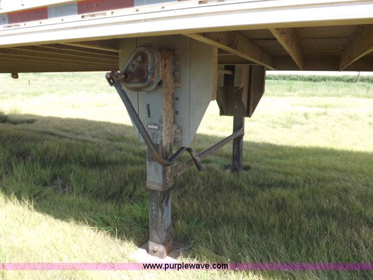 image for item J6910 1999 Wilson SAL-302 livestock trailer