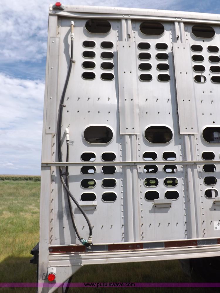 image for item J6910 1999 Wilson SAL-302 livestock trailer