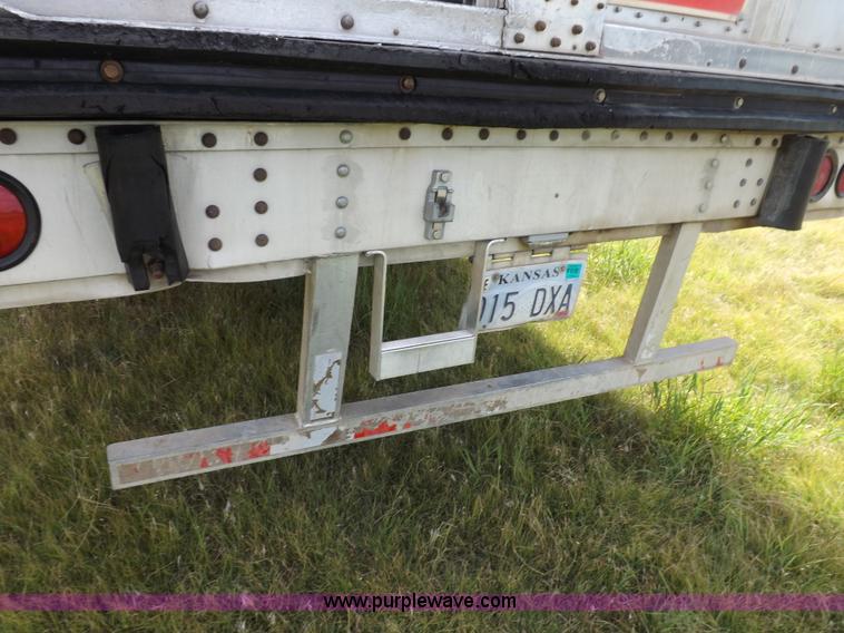 image for item J6910 1999 Wilson SAL-302 livestock trailer