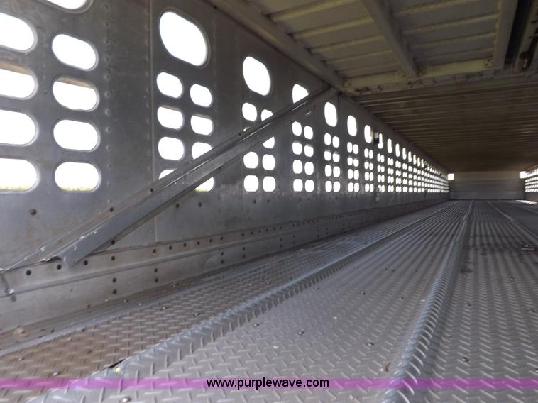 image for item J6910 1999 Wilson SAL-302 livestock trailer