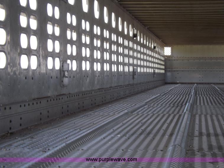 image for item J6910 1999 Wilson SAL-302 livestock trailer