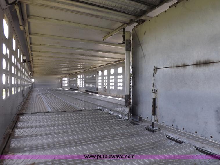 image for item J6910 1999 Wilson SAL-302 livestock trailer