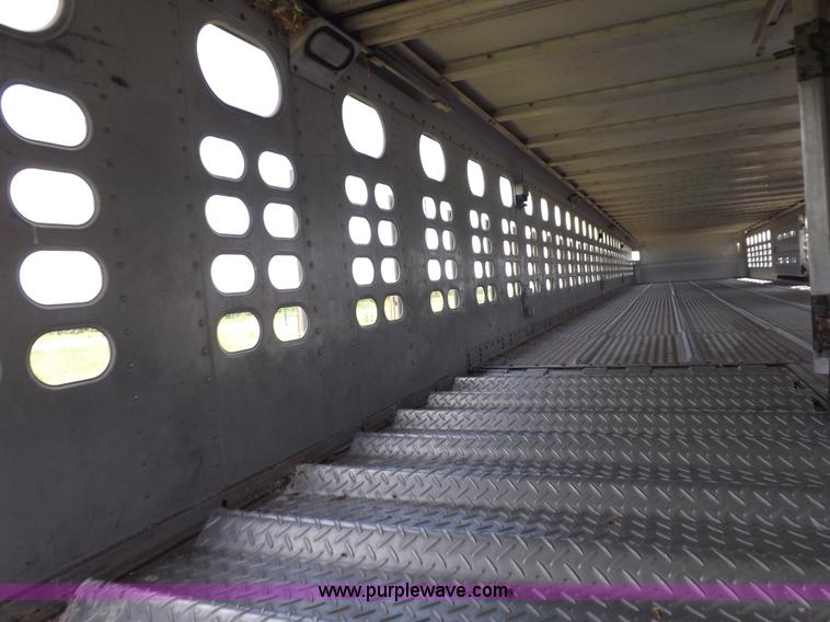 image for item J6910 1999 Wilson SAL-302 livestock trailer