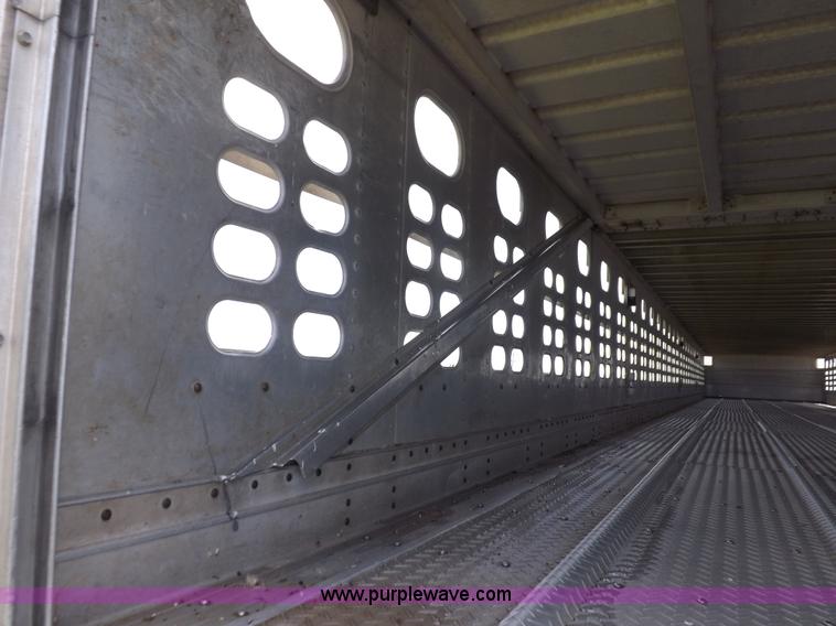 image for item J6910 1999 Wilson SAL-302 livestock trailer