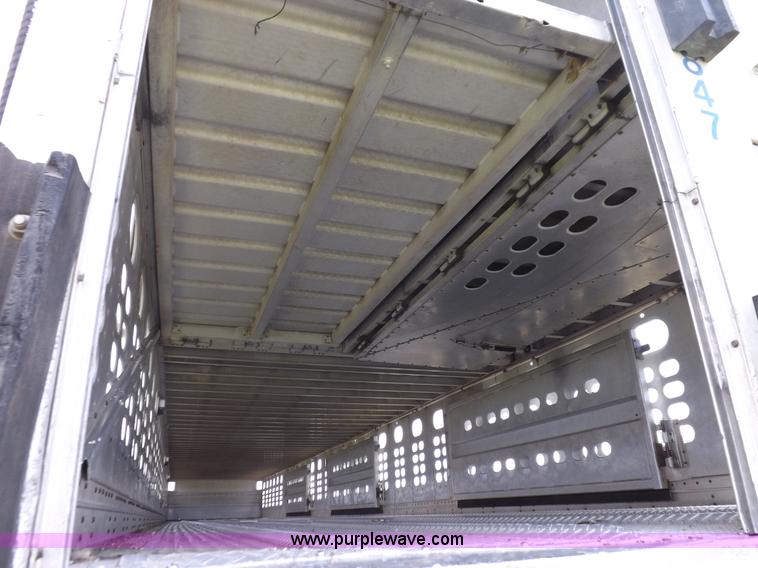 image for item J6910 1999 Wilson SAL-302 livestock trailer