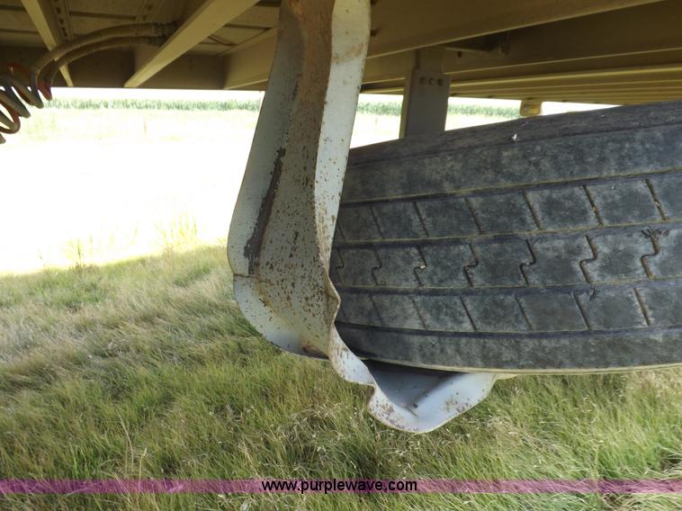 image for item J6910 1999 Wilson SAL-302 livestock trailer