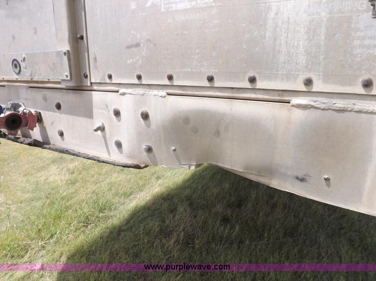 image for item J6910 1999 Wilson SAL-302 livestock trailer