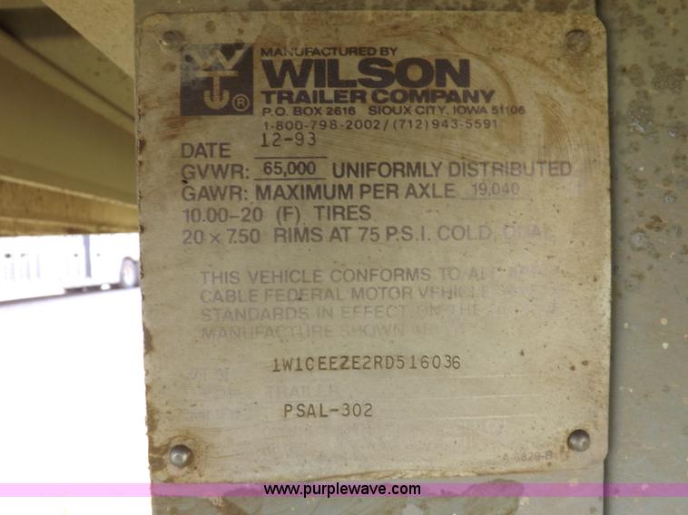 image for item J6910 1999 Wilson SAL-302 livestock trailer