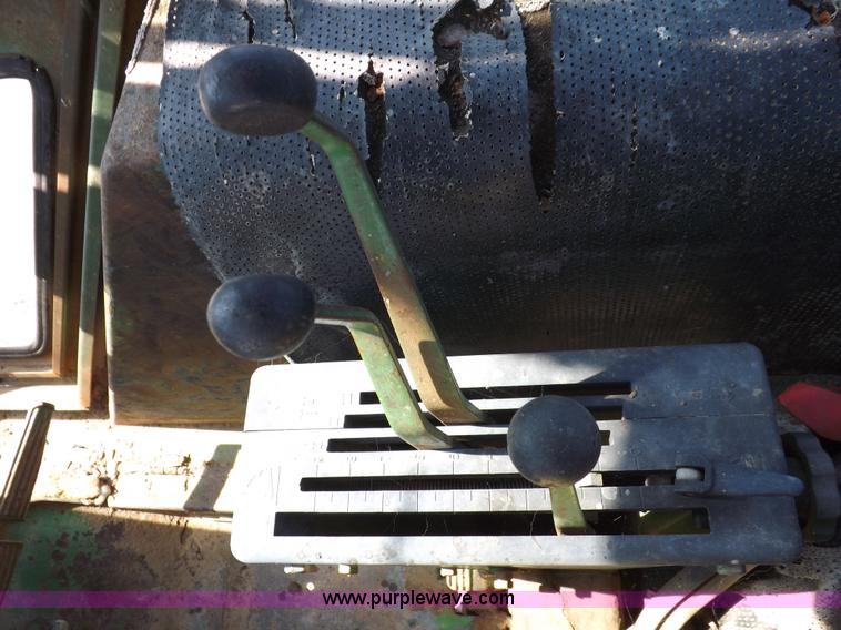 image for item J6991 John Deere 4520 tractor