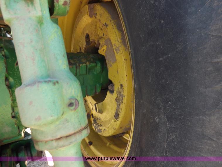 image for item J6991 John Deere 4520 tractor