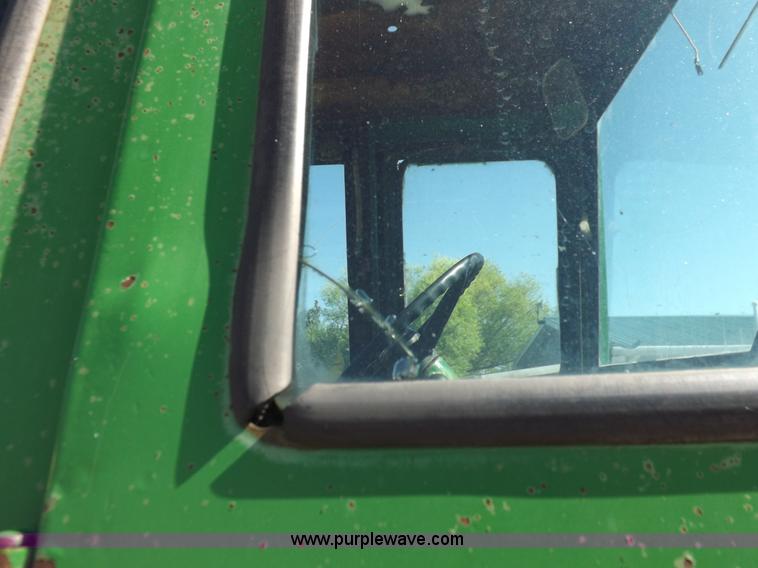 image for item J6991 John Deere 4520 tractor