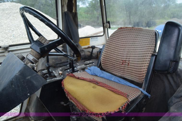 image for item J8250 Case 2390 tractor