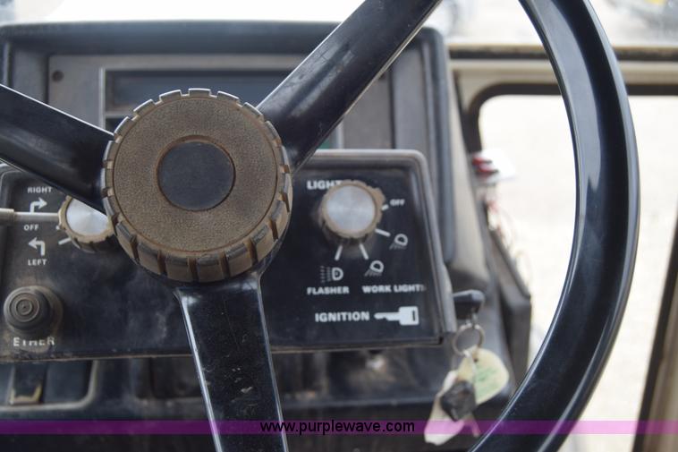 image for item J8250 Case 2390 tractor