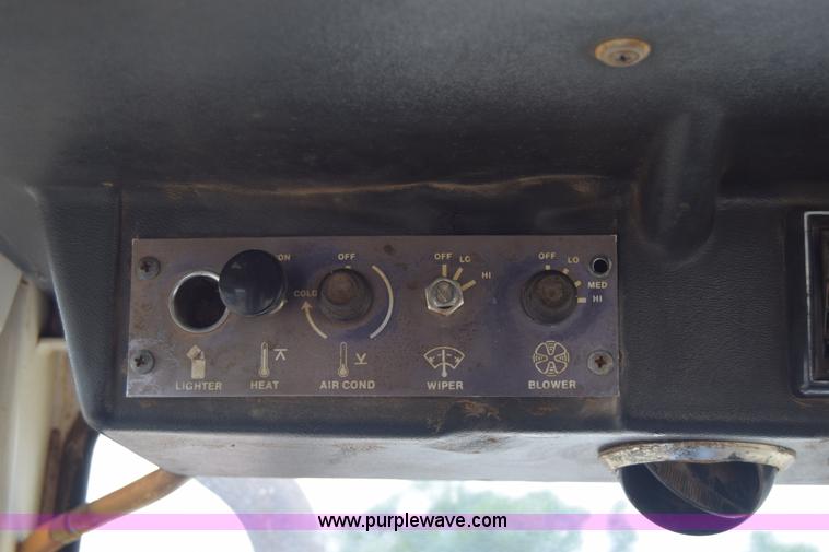 image for item J8250 Case 2390 tractor