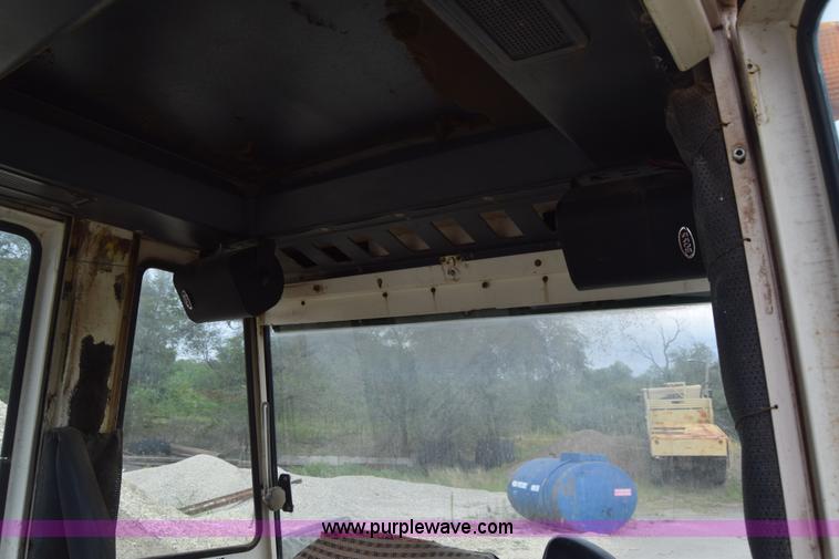 image for item J8250 Case 2390 tractor