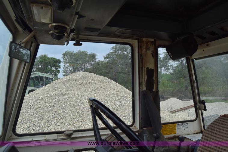 image for item J8250 Case 2390 tractor